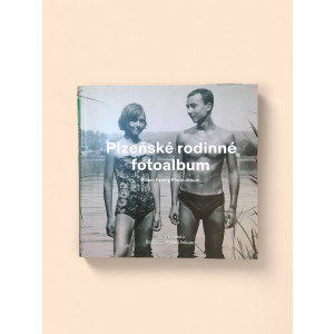 jiratova-kristyna-mouleres-jean-pierre-borovanska-petra-plzenske-rodinne-fotoalbum-2015.jpg Plzeňské rodinné fotoalbum